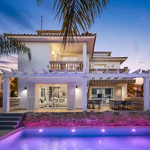 https://delightful-villa-excellent-located-130m-to-beach-5km-to.allmallorcahotels.com